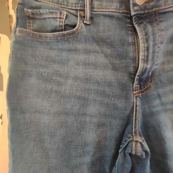 MEDIUM WASH 34X30 STRAIGHT WITH 360 DEGREE STRETCH BY OLD NAVY - Picture 2 of 5